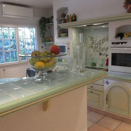 Villa With Lovely Views Frejus